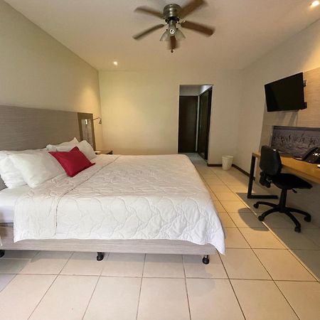 Puerto Azul Hotel Пунтаренас Екстериор снимка