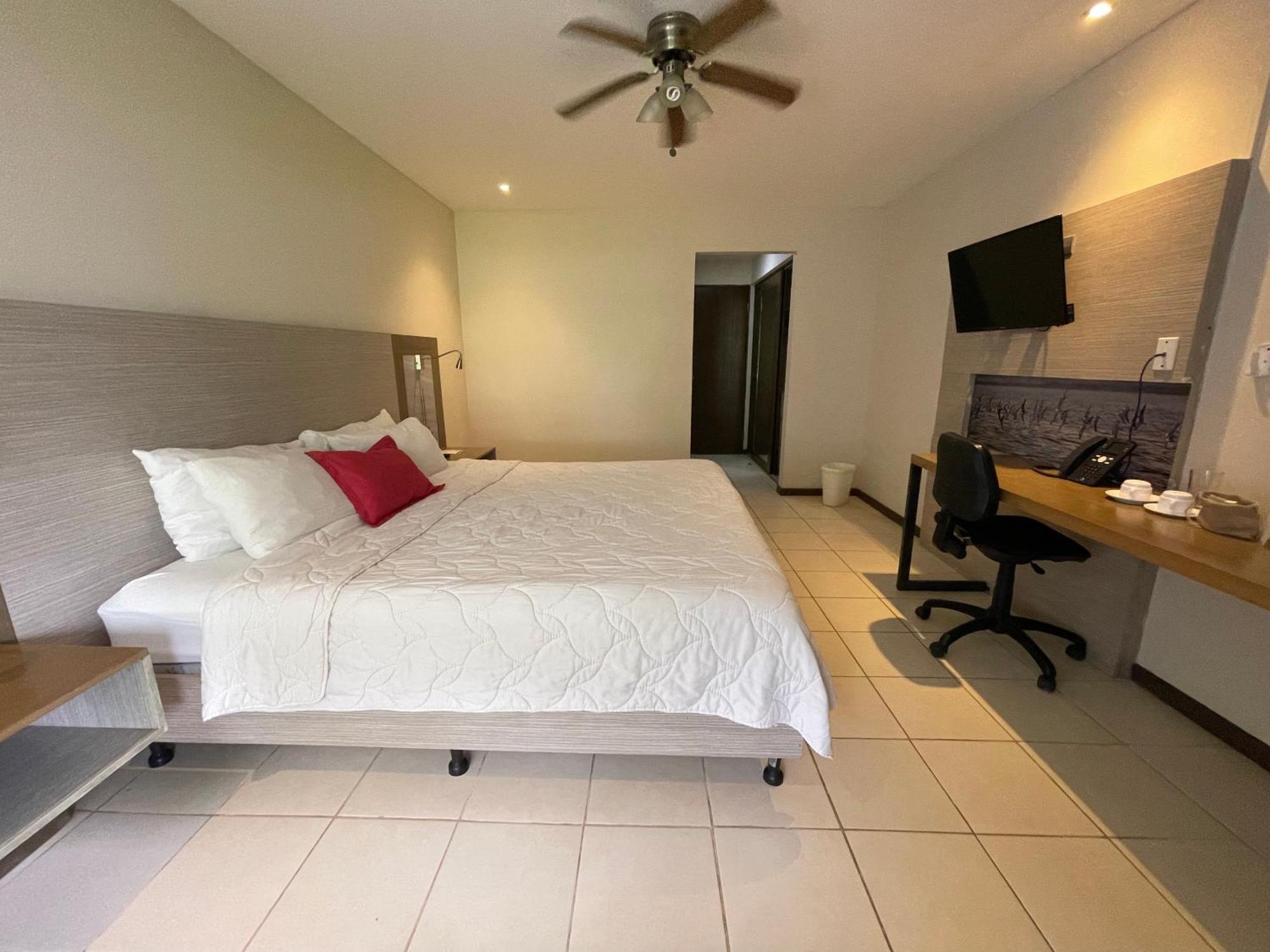 Puerto Azul Hotel Пунтаренас Екстериор снимка