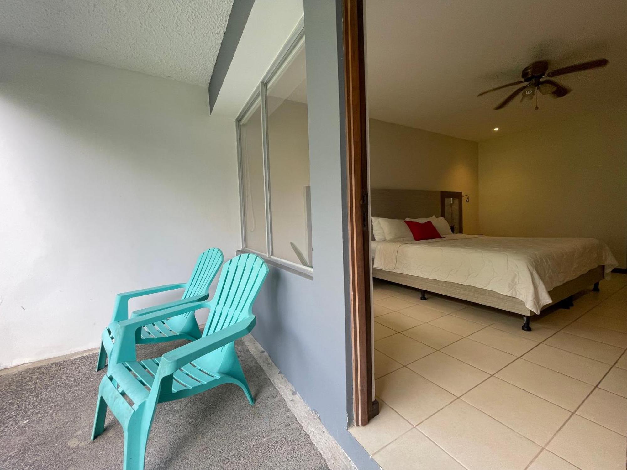 Puerto Azul Hotel Пунтаренас Екстериор снимка
