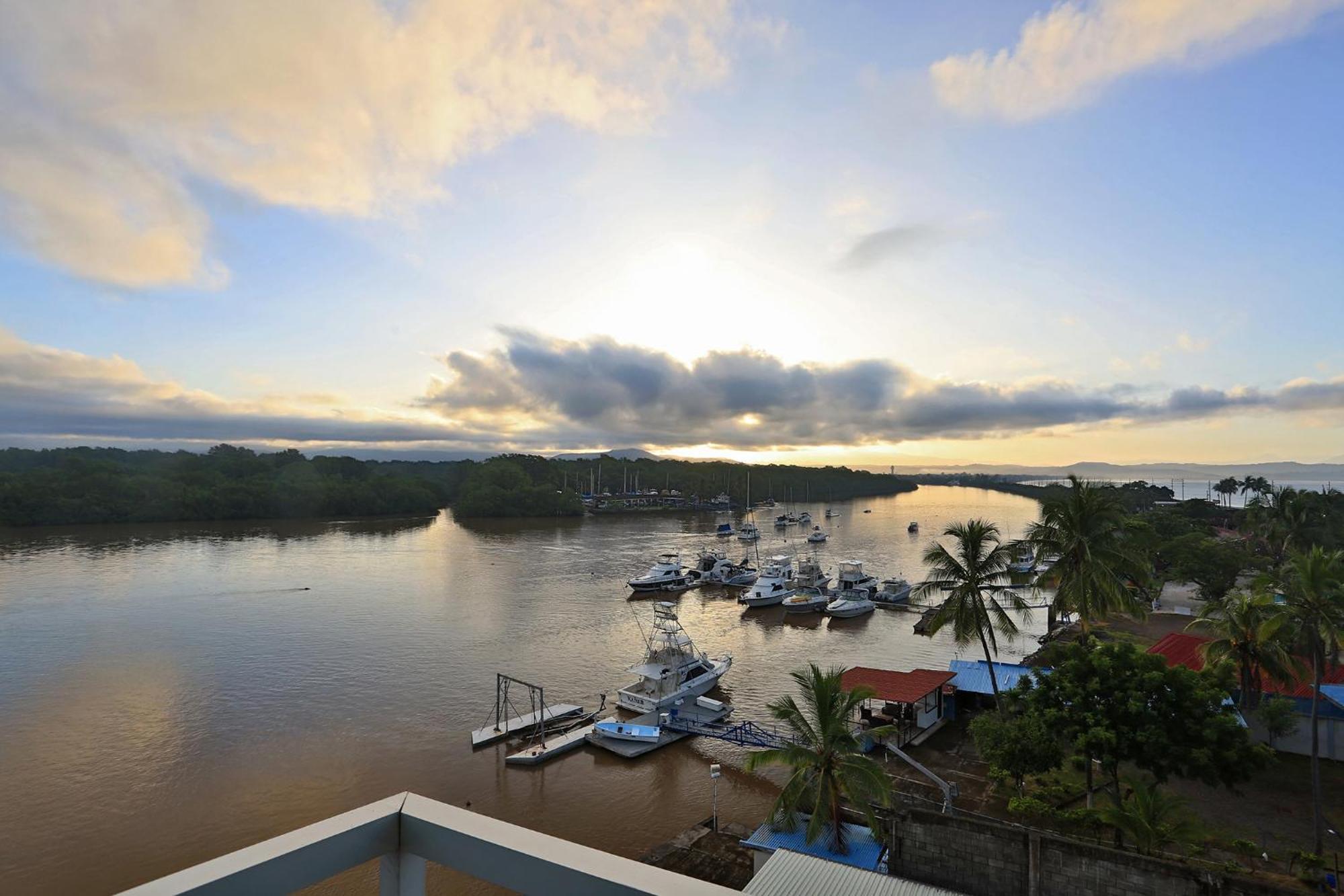 Puerto Azul Hotel Пунтаренас Екстериор снимка